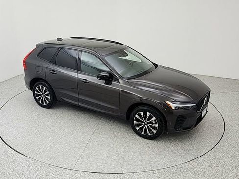 Used 2025 Volvo XC60 B5 Plus AWD/4WD image 15