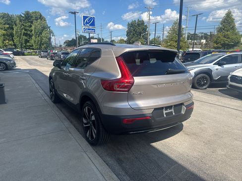 Used 2024 Volvo XC40 B5 Plus w/ Climate Package AWD/4WD image 5