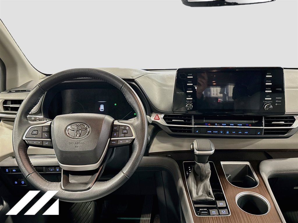 Used 2024 Toyota Sienna XLE AWD/4WD image 23