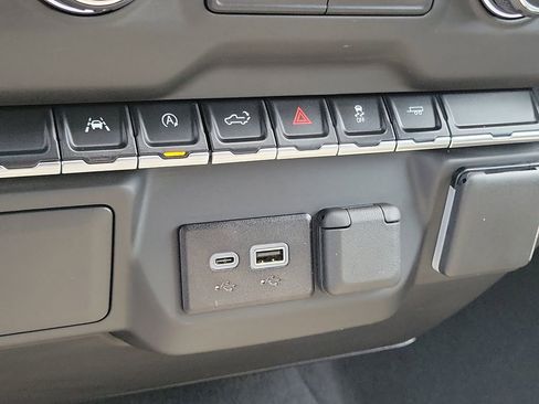 Used 2026 Chevrolet Silverado 1500 Custom RWD image 9