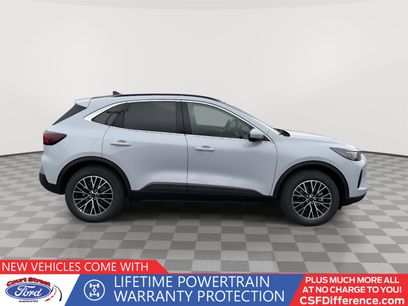 New 2025 Ford Escape SE w/ PHEV Premium Package