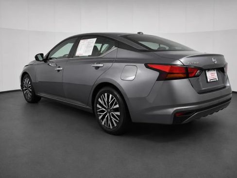 Used 2025 Nissan Altima 2.5 SV FWD image 6