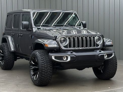 Used 2025 Jeep Wrangler Unlimited Sahara w/ Safety Group AWD/4WD image 7