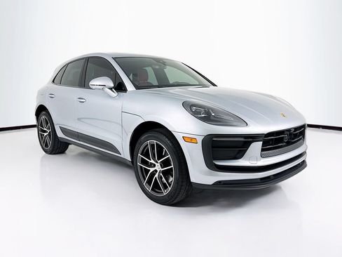Certified 2025 Porsche Macan AWD/4WD image 7