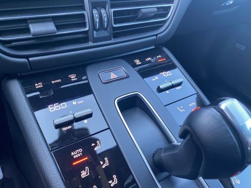 Used 2022 Porsche Macan image 28