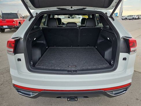 Used 2024 Volkswagen Atlas Cross Sport SE image 16