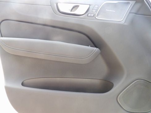 New 2026 Volvo XC60 B5 Ultra w/ Climate Package image 10