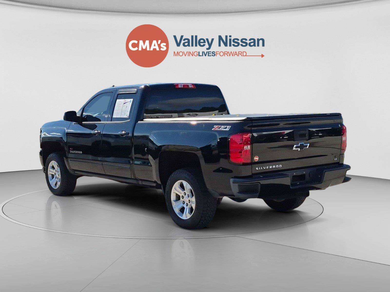 Used 2017 Chevrolet Silverado 1500 LT AWD/4WD image 3