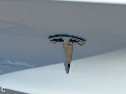 Used 2021 Tesla Model Y Long Range AWD/4WD image 9