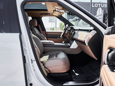 Used 2024 Land Rover Range Rover Long Wheelbase SE image 22