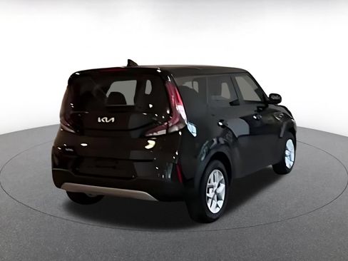Used 2025 Kia Soul LX w/ LX Technology Package FWD image 16