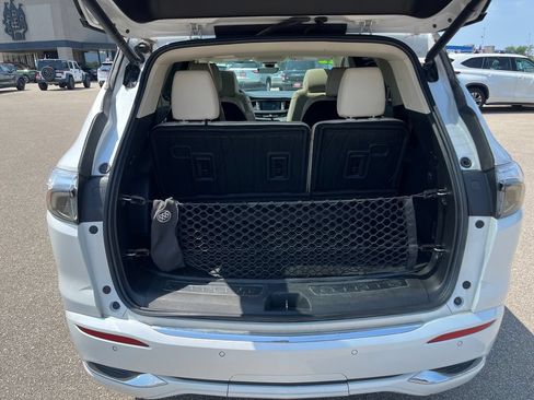 Used 2022 Buick Enclave Avenir w/ Avenir Technology Package AWD/4WD image 30