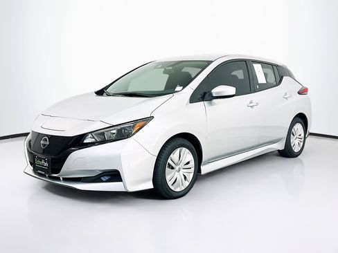 Used 2024 Nissan Leaf S FWD image 3