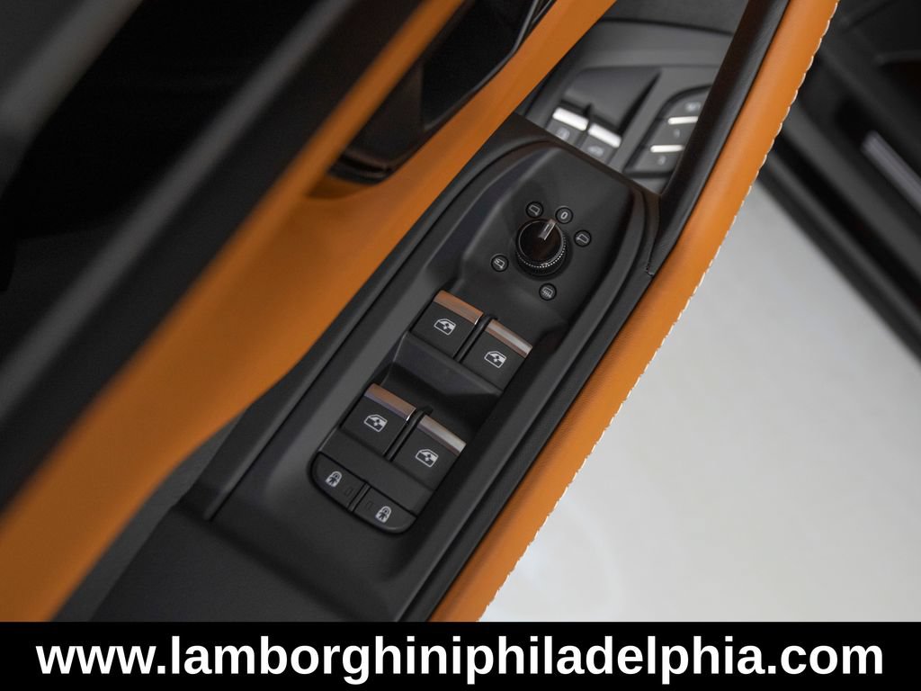 Used 2025 Lamborghini Urus S AWD/4WD image 14