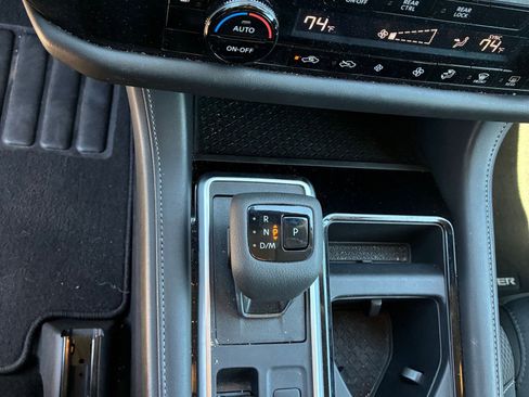 Used 2025 Nissan Pathfinder SV image 14