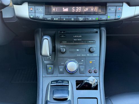 Used 2014 Lexus CT 200h image 29