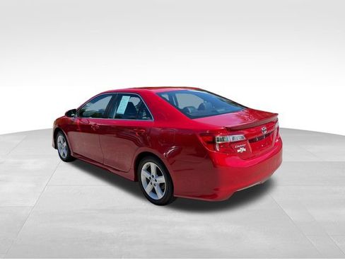 Used 2014 Toyota Camry SE FWD image 5