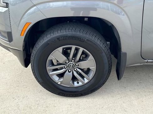 Used 2025 Nissan Frontier SV w/ Tow Package image 5