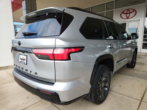 Certified 2024 Toyota Sequoia Platinum AWD/4WD image 11
