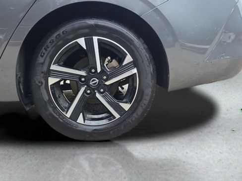 Used 2025 Nissan Sentra SV FWD image 34
