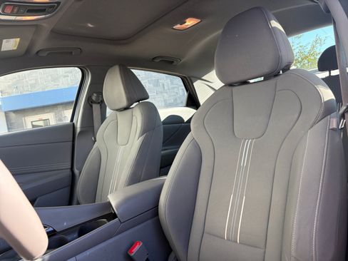 Used 2024 Hyundai Elantra SEL w/ Convenience Package FWD image 17