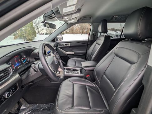 Used 2023 Ford Explorer XLT w/ Equipment Group 202A image 10