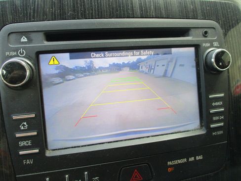 Used 2015 Chevrolet Traverse LT w/ Style and Technology Package FWD image 33
