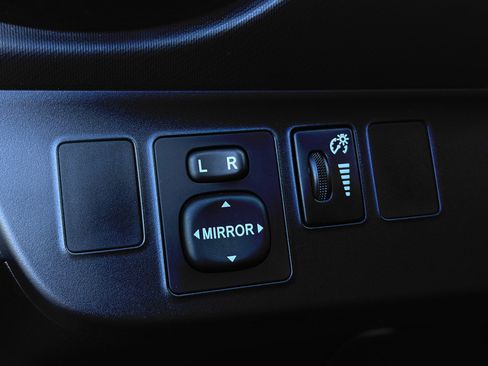 Used 2016 Toyota Prius C Two image 27