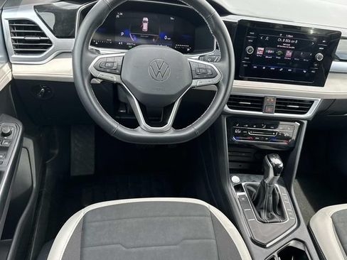 Used 2025 Volkswagen Taos SE FWD image 23