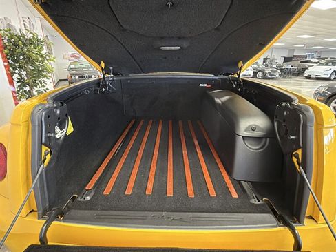 Used 2004 Chevrolet SSR w/ Preferred Equipment Group RWD image 18