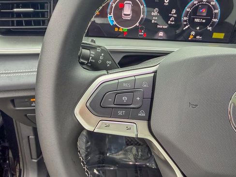 New 2026 Volkswagen Tiguan SE image 17