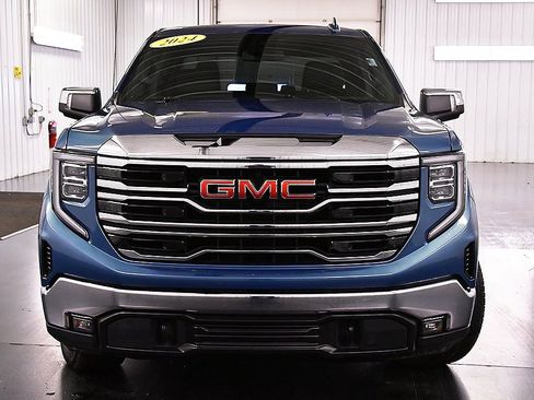 Used 2024 GMC Sierra 1500 SLT image 2
