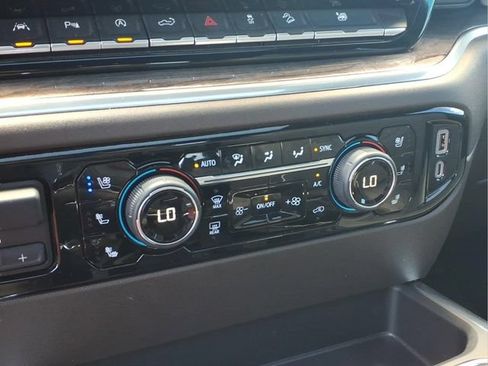 Used 2025 Chevrolet Silverado 1500 LTZ w/ LTZ Premium Package AWD/4WD image 8