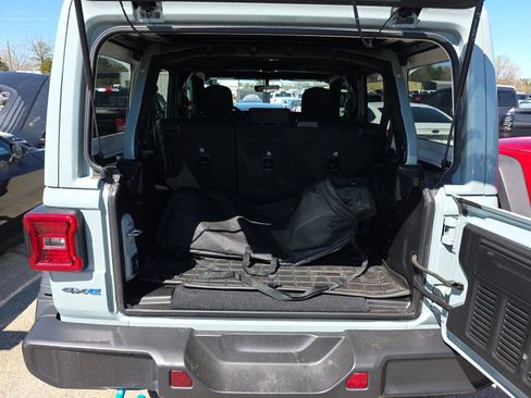 Used 2023 Jeep Wrangler Unlimited Rubicon 4xe image 17