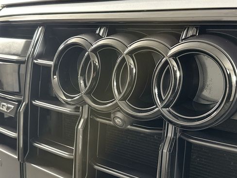 Used 2020 Audi SQ7 Prestige w/ Prestige Package AWD/4WD image 16