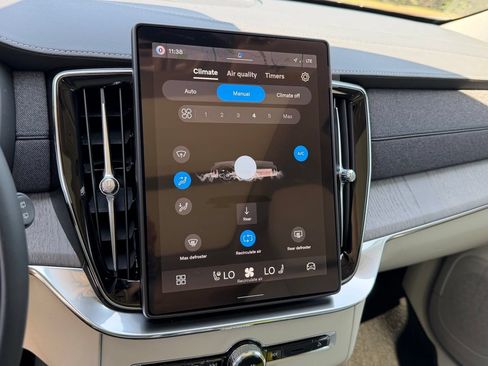 New 2026 Volvo XC90 T8 Ultra w/ Protection Package AWD/4WD image 17