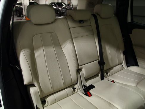 Used 2021 Mercedes-Benz GLB 250 4MATIC image 27