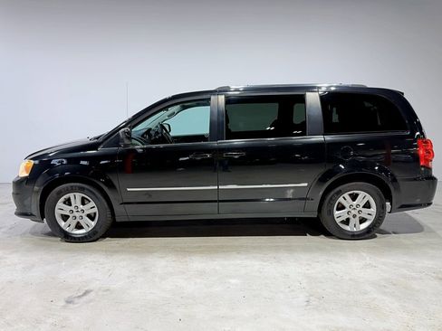 Used 2017 Dodge Grand Caravan Crew image 4