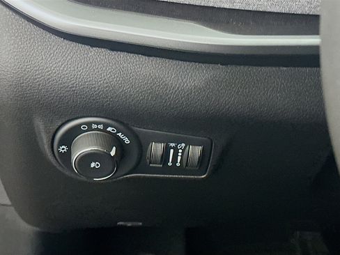 Used 2022 Jeep Compass Latitude image 17