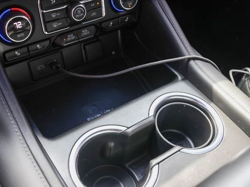 Used 2022 Chevrolet Suburban Z71 image 24