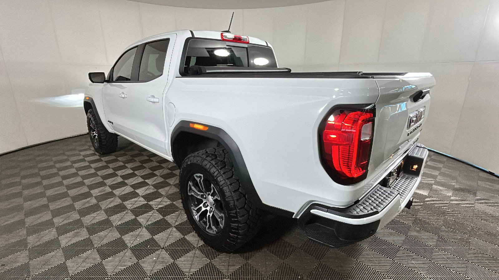 Used 2023 GMC Canyon AT4 w/ AT4 Premium Package AWD/4WD image 5