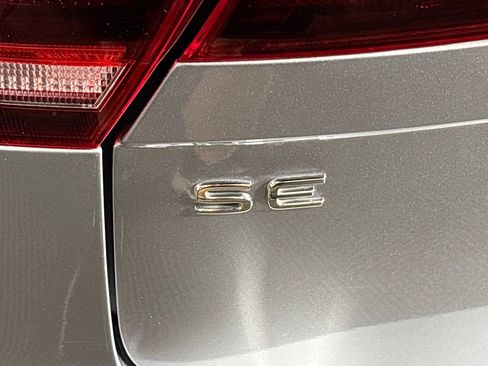 Used 2024 Volkswagen Tiguan SE image 23