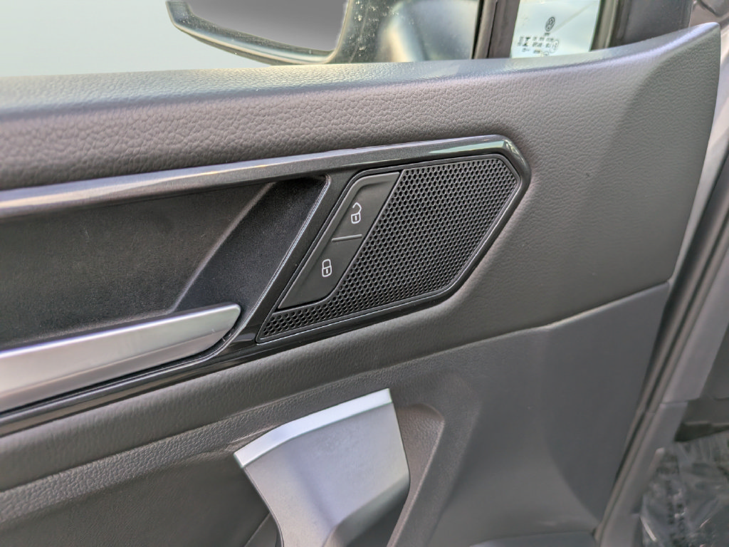 Certified 2023 Volkswagen Tiguan SE FWD image 22