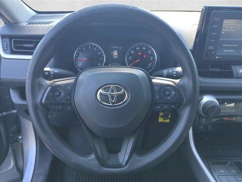 Used 2022 Toyota RAV4 LE FWD image 13