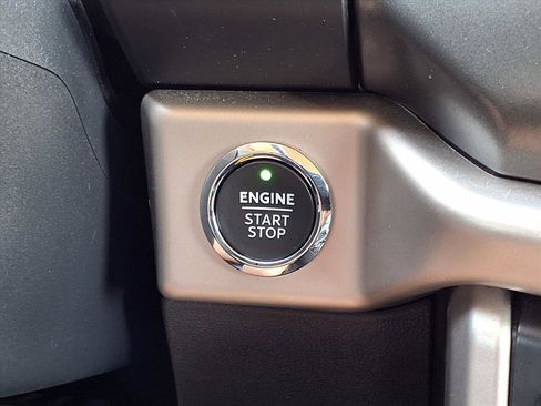 Used 2024 Ford Expedition XLT image 11