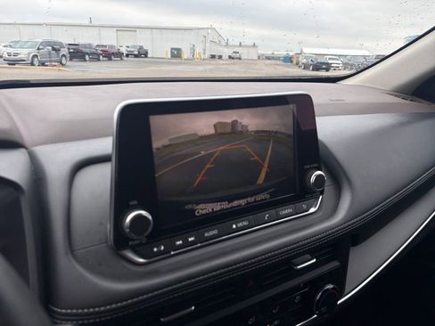 Used 2023 Nissan Rogue S image 18