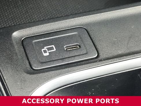 Used 2023 Mercedes-Benz GLA 250 4MATIC image 2