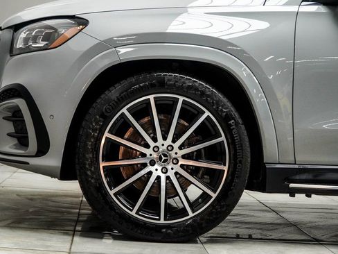 Used 2024 Mercedes-Benz GLS 580 4MATIC image 11