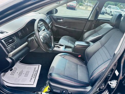 Used 2015 Toyota Camry SE FWD image 19