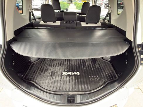 Used 2017 Toyota RAV4 XLE image 29